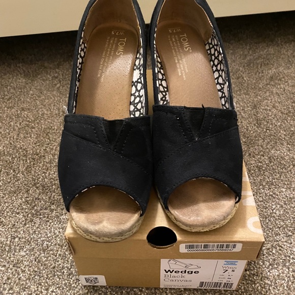 Shoes - Picture 2 of 2